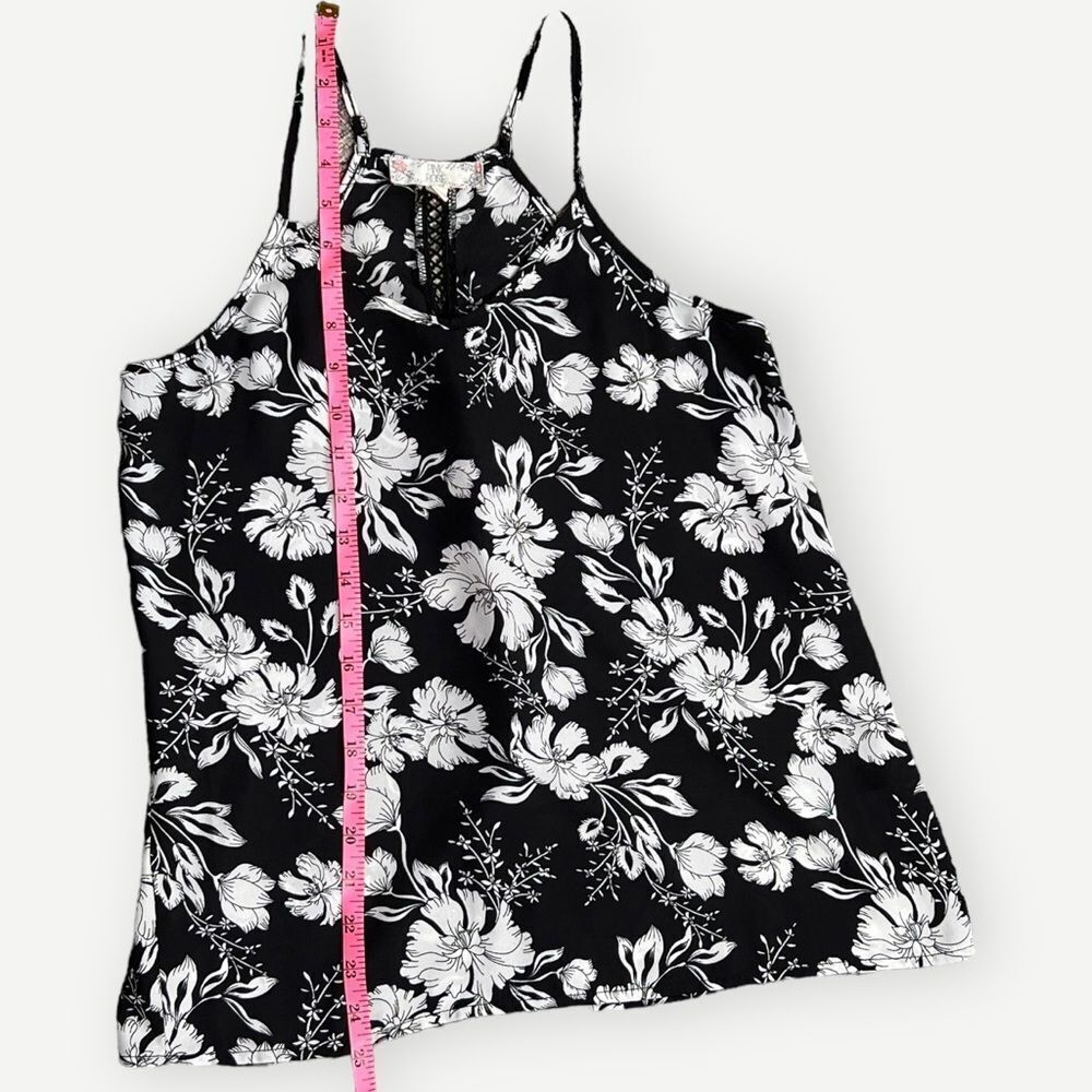 Pink Rose Flowy Black & White Floral Sleeveless Blouse. Top. Small. - Picture 5 of 7